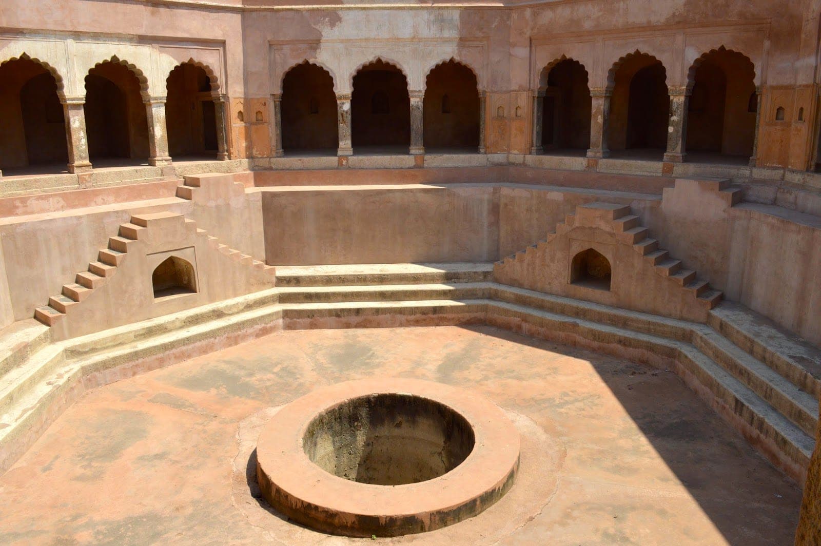 Sher Shah Baoli, Wan Bhachran