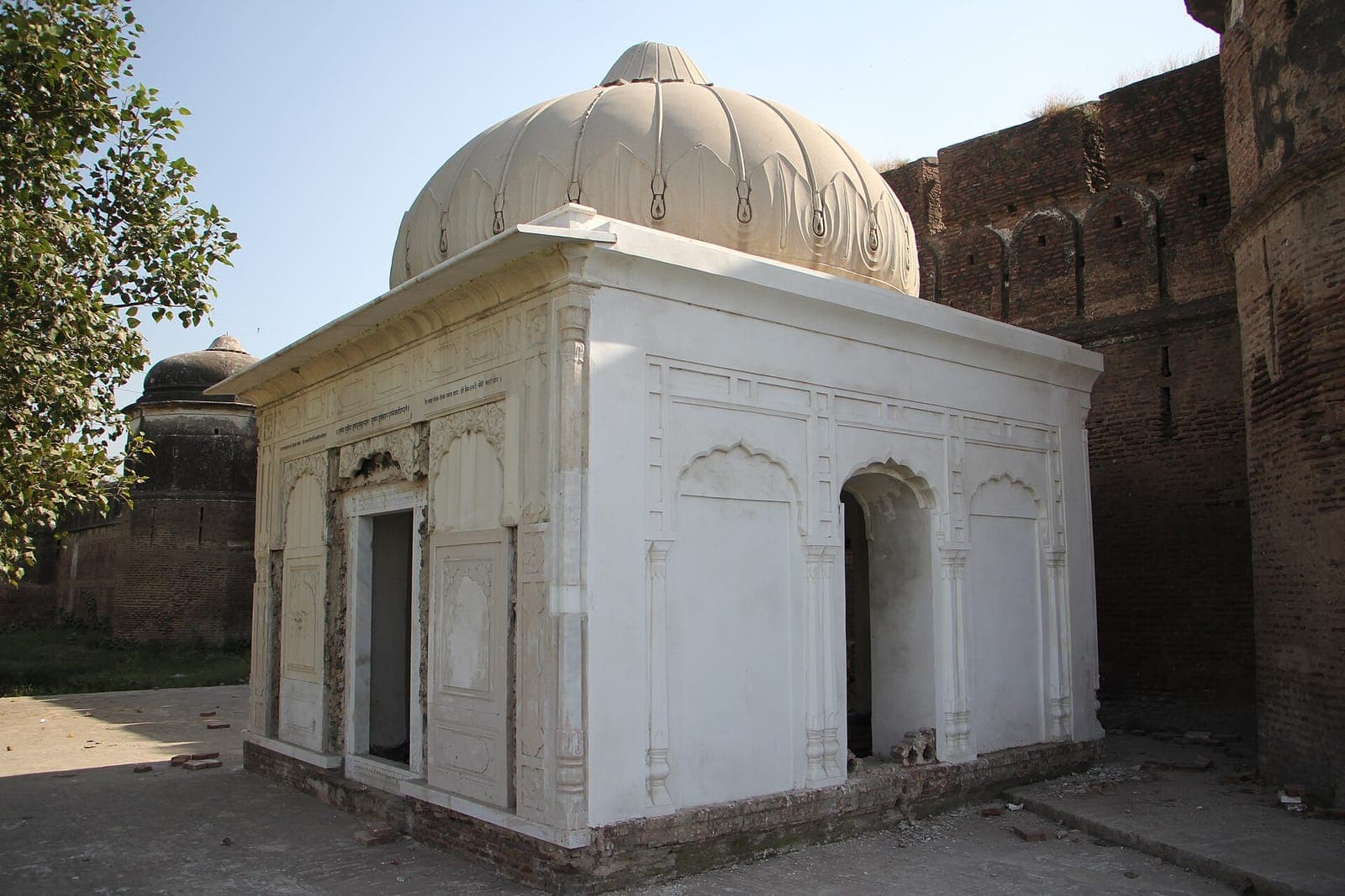 Smadh of Jahangir Shah Suthra