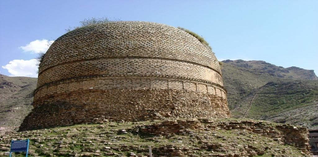 Ghalegay Stupa and Buddha, Swat