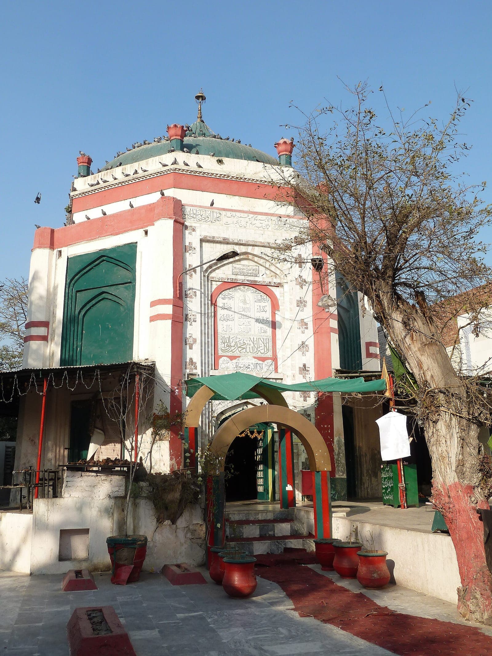 Shrine of Mauj Darya Bukhari, Lahore