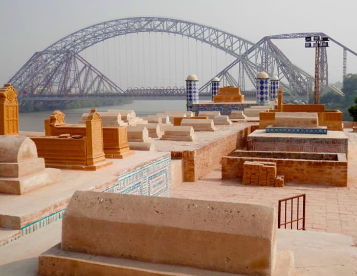 Sateen Jo Asthan / Seven Sisters, Rohri