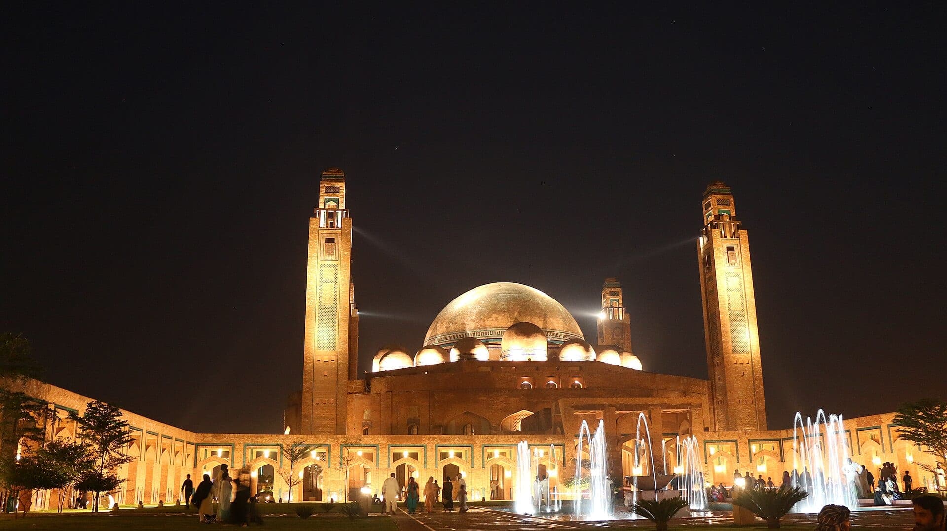 Grand Jamia Mosque, Lahore