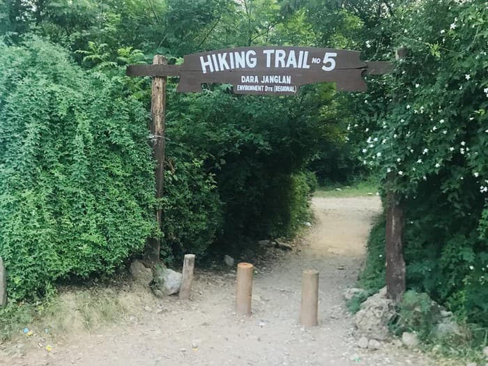 The Trail 5 trailhead arch, signed Hiking Trail No 5, Dara Janglan.